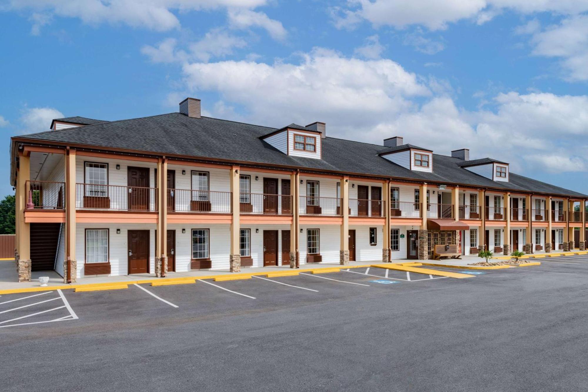 Baymont By Wyndham Commerce Ga Near Tanger Outlets Mall Exterior foto