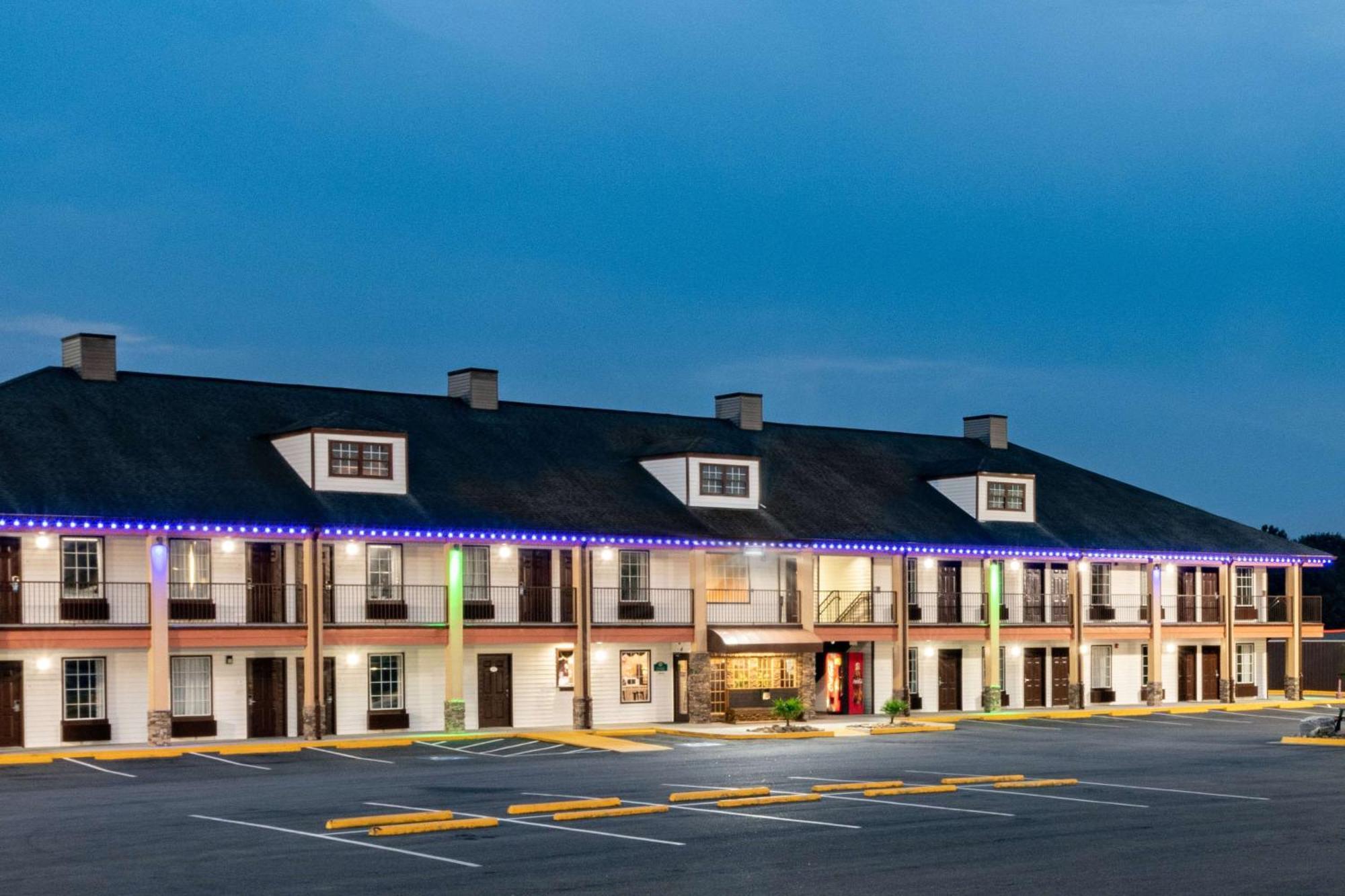 Baymont By Wyndham Commerce Ga Near Tanger Outlets Mall Exterior foto