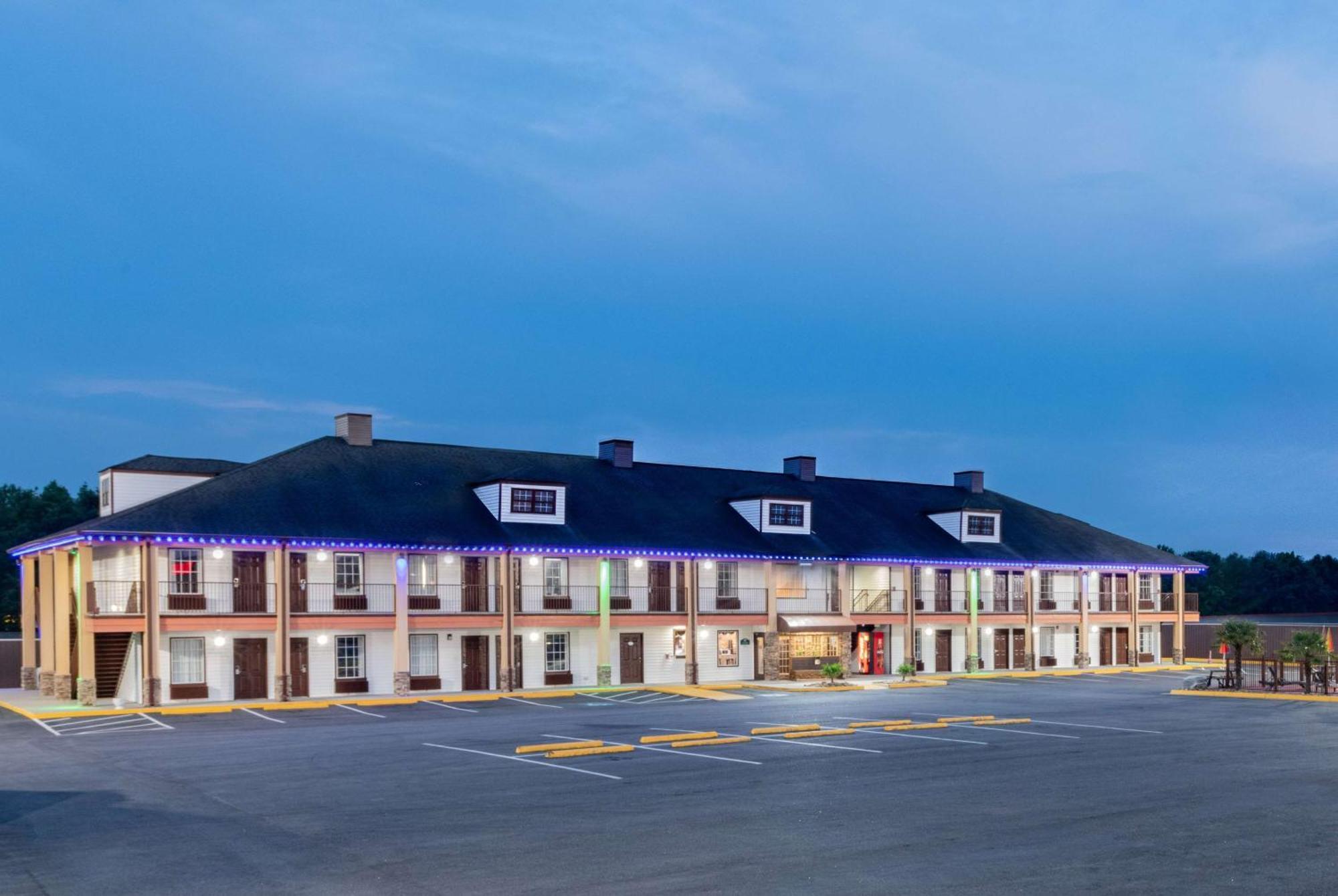 Baymont By Wyndham Commerce Ga Near Tanger Outlets Mall Exterior foto
